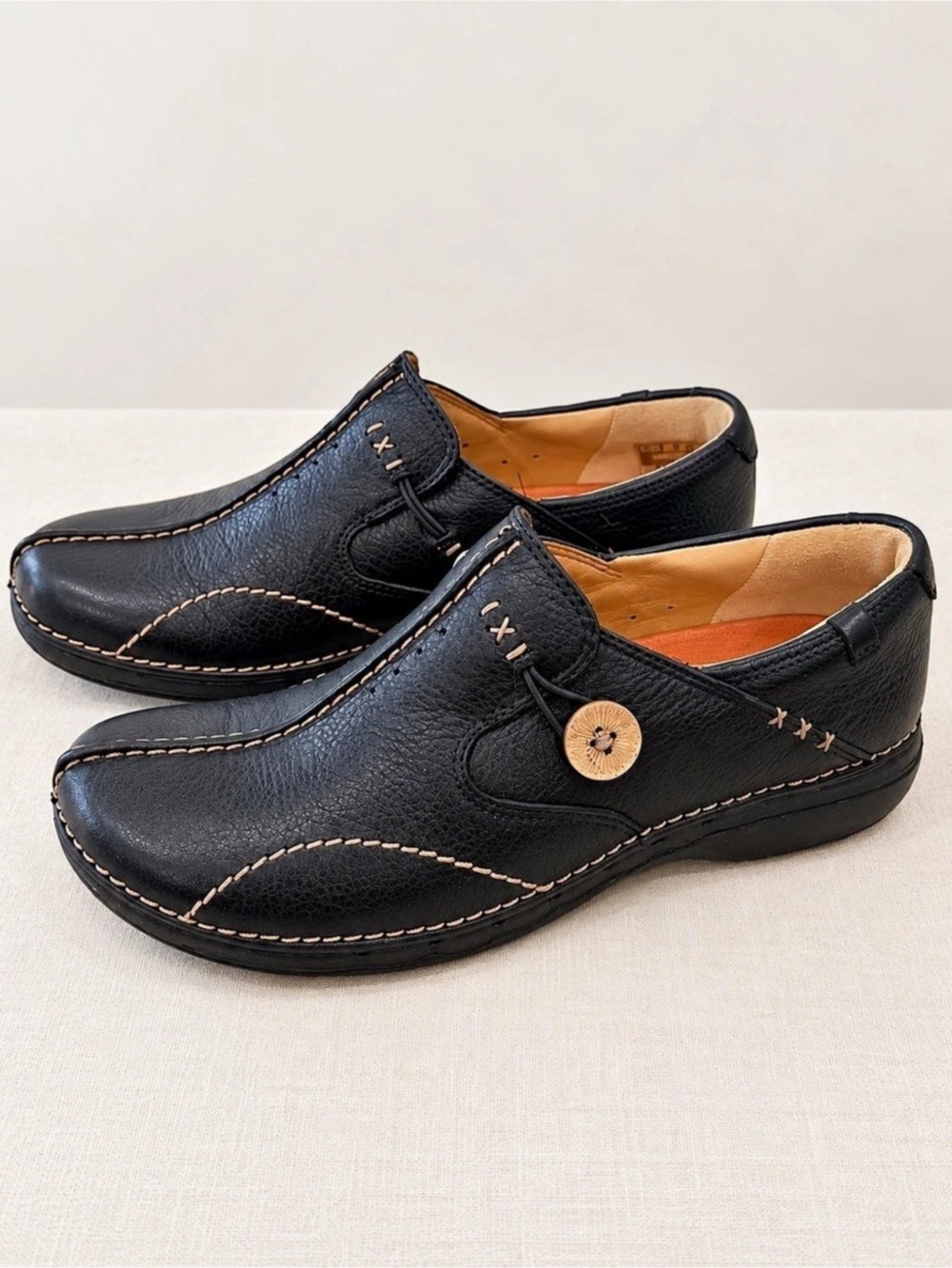 Clarks Unstructured Women’s Black Leather Slip-On Loafers Size 6 Comfort Shoes